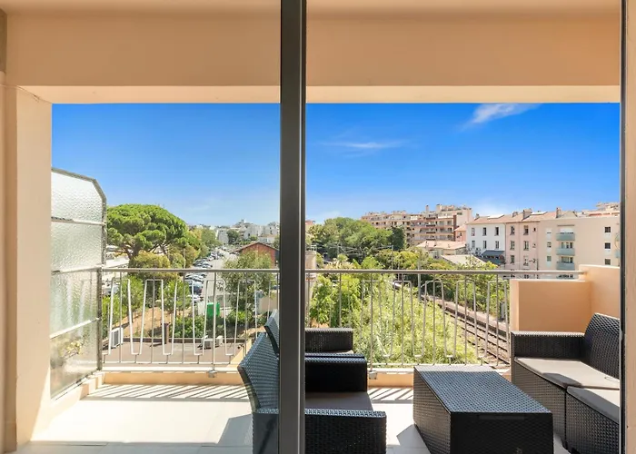 Les Etoiles Centre Juan Les Pins 6 Couchages